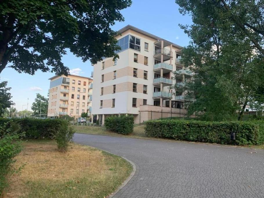 דירות Tomaszów Mazowiecki Nr 6 Europa22 Apartament Delux Z Wanna Centrum Miasta Tomaszow Maz Osiedle Browarna Przy Parku Z Widokiem Na Staw Jest Winda מראה חיצוני תמונה